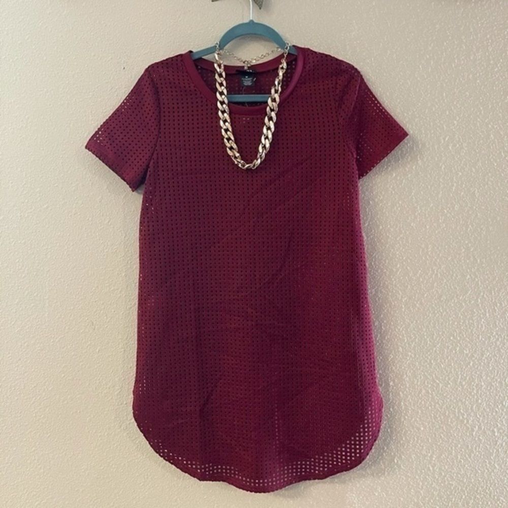 Rue21 - maroon jersey T-shirt dress with necklace